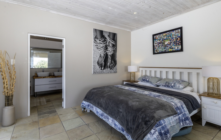 5 Bedroom Property for Sale in West Beach Eastern Cape